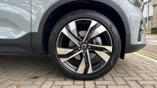 Volvo XC40 2.0 B4P Ultra Dark 5dr Auto Petrol Estate